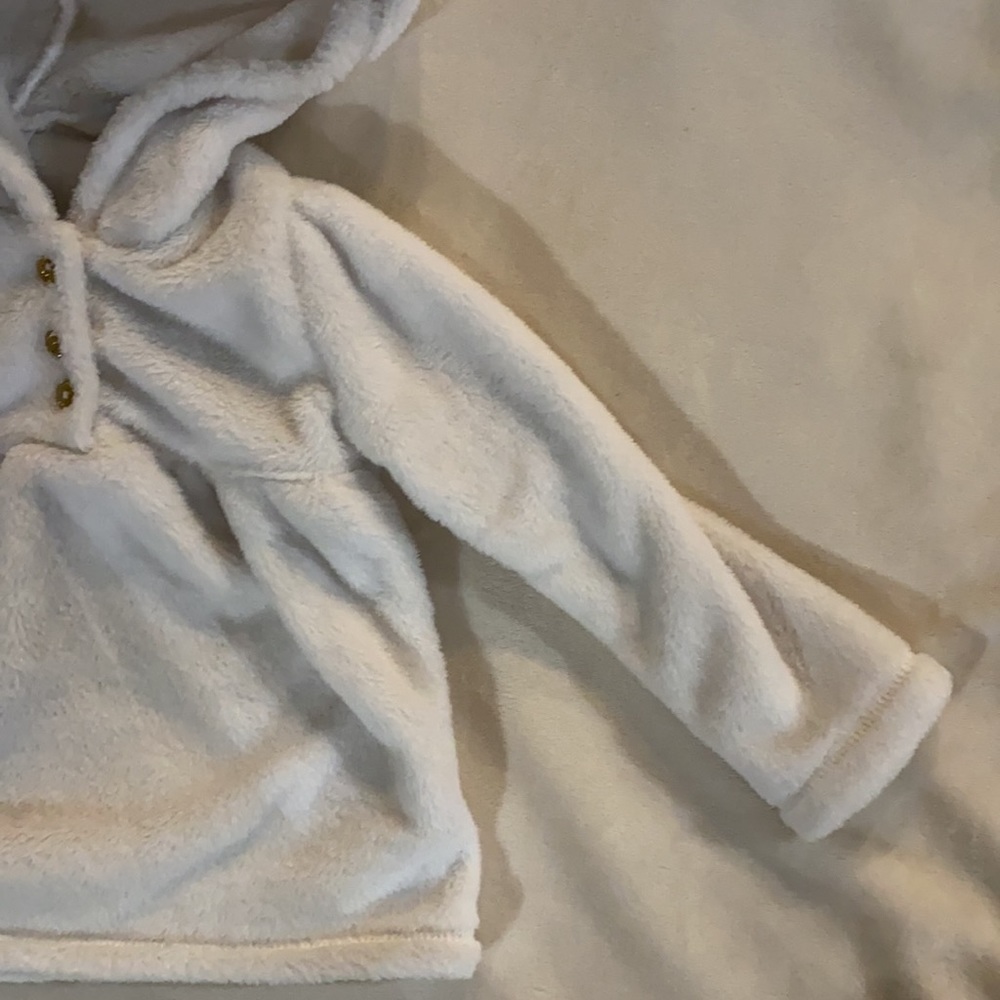Carter’s soft pullover - Picture 3 of 13